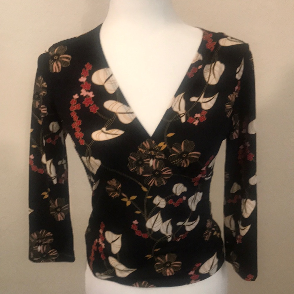 BRITTANY Floral V-Neck Women's Top - Black Size Medium